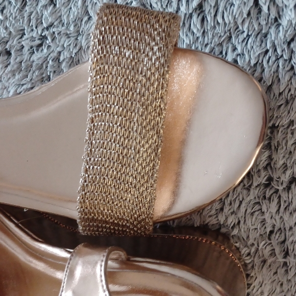 Sandals - Picture 4 of 5